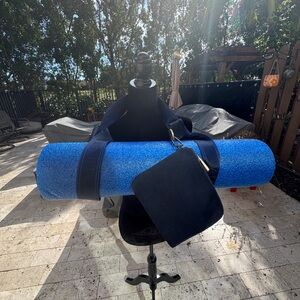 NWOT Athleta Navy Blue Yoga Strap with zipper Pouch